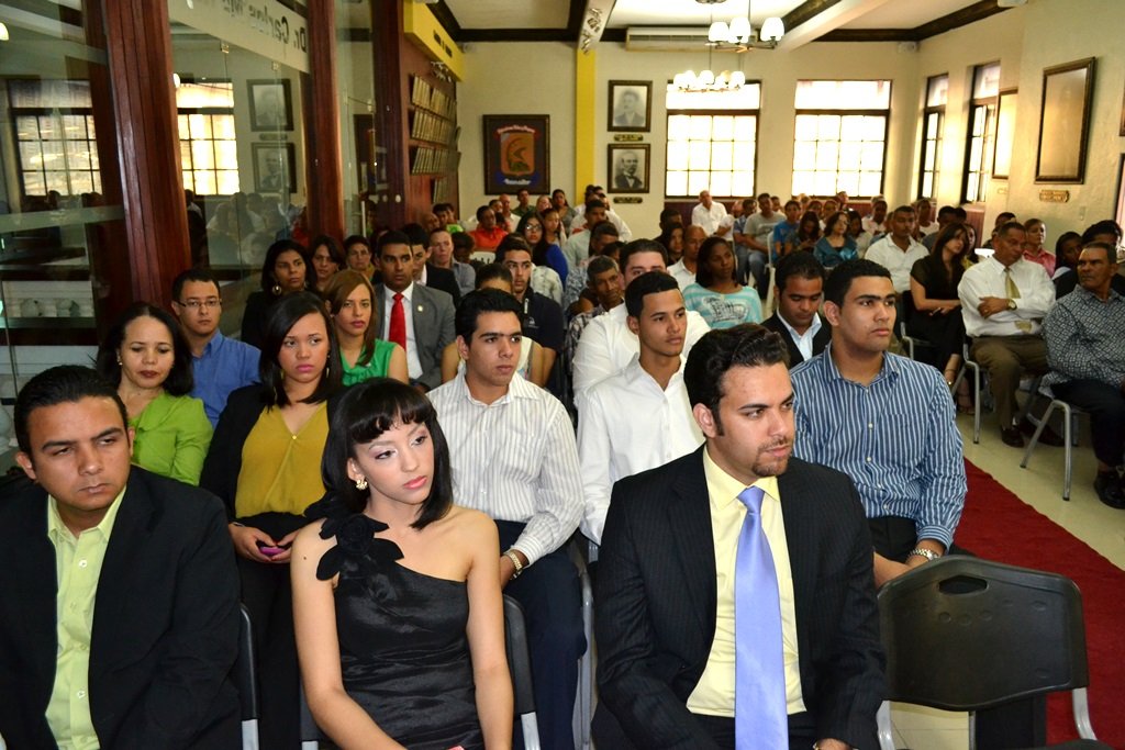 Vista de los asistentes al acto de reconocimiento a jovenes destacados de Espaillat 2013